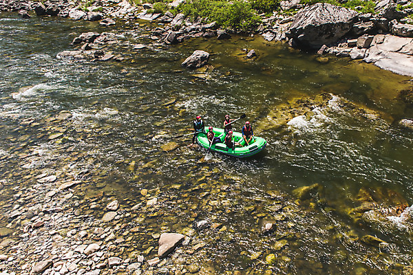 포토 JPG 주간 여자 남자 레저 협력 한국 풍경 여러명 20대 성인 야외 여름 30대 레포츠 관광지 하이앵글 계곡 여름풍경 한국인 바위 급류 급류타기 즐거움 항공촬영 국내여행 하계레포츠 성인만 내린천 액티비티 국내포토 자연요소 계절 감정 아시아 뷰포인트 여행 다수 사람 동양인 청년 장년 돌_바위 수상스포츠 인제군 파일형식 여름_계절