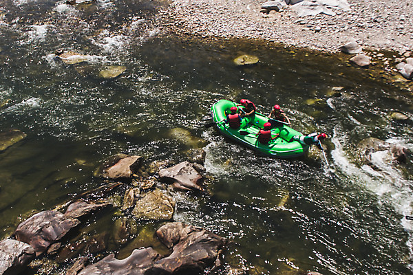 포토 JPG 주간 여자 남자 레저 협력 한국 풍경 여러명 20대 성인 야외 여름 30대 레포츠 관광지 하이앵글 계곡 여름풍경 한국인 바위 급류 급류타기 즐거움 항공촬영 국내여행 하계레포츠 성인만 내린천 액티비티 국내포토 자연요소 계절 감정 아시아 뷰포인트 여행 다수 사람 동양인 청년 장년 돌_바위 수상스포츠 인제군 파일형식 여름_계절