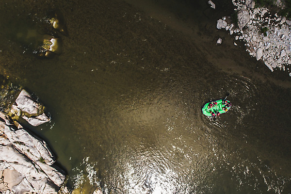 포토 JPG 주간 여자 남자 레저 협력 한국 풍경 여러명 20대 성인 야외 여름 30대 레포츠 관광지 하이앵글 계곡 여름풍경 한국인 바위 급류 급류타기 즐거움 항공촬영 국내여행 하계레포츠 성인만 내린천 액티비티 국내포토 자연요소 계절 감정 아시아 뷰포인트 여행 다수 사람 동양인 청년 장년 돌_바위 수상스포츠 인제군 파일형식 여름_계절