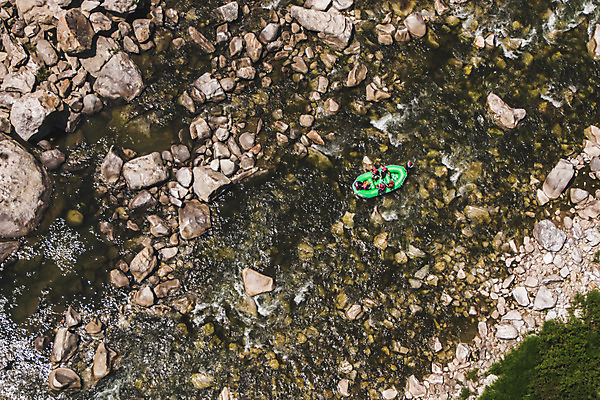 포토 JPG 주간 여자 남자 레저 협력 한국 풍경 여러명 20대 성인 야외 여름 30대 레포츠 관광지 하이앵글 계곡 여름풍경 한국인 바위 급류 급류타기 즐거움 항공촬영 국내여행 하계레포츠 성인만 내린천 액티비티 국내포토 자연요소 계절 감정 아시아 뷰포인트 여행 다수 사람 동양인 청년 장년 돌_바위 수상스포츠 인제군 파일형식 여름_계절