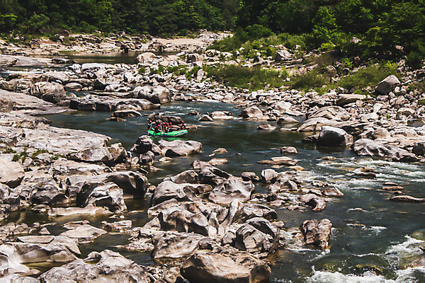 포토 JPG 주간 여자 남자 레저 협력 한국 풍경 여러명 20대 성인 야외 여름 30대 레포츠 관광지 하이앵글 계곡 여름풍경 한국인 바위 급류 급류타기 즐거움 항공촬영 국내여행 하계레포츠 성인만 내린천 액티비티 국내포토 자연요소 계절 감정 아시아 뷰포인트 여행 다수 사람 동양인 청년 장년 돌_바위 수상스포츠 인제군 파일형식 여름_계절