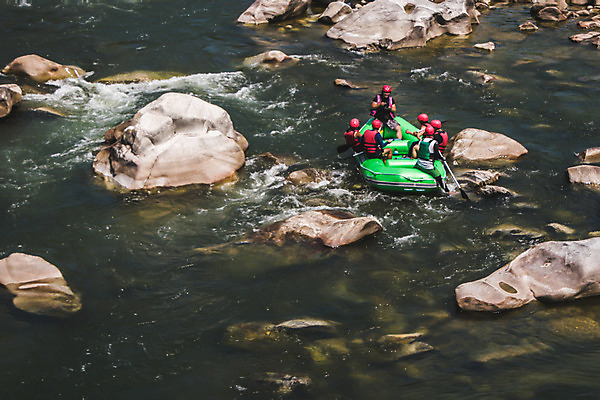 포토 JPG 주간 여자 남자 레저 협력 한국 풍경 여러명 20대 성인 야외 여름 30대 레포츠 관광지 하이앵글 계곡 여름풍경 한국인 바위 급류 급류타기 즐거움 항공촬영 국내여행 하계레포츠 성인만 내린천 액티비티 국내포토 자연요소 계절 감정 아시아 뷰포인트 여행 다수 사람 동양인 청년 장년 돌_바위 수상스포츠 인제군 파일형식 여름_계절