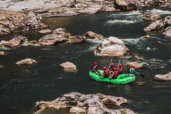 포토 JPG 주간 여자 남자 레저 협력 한국 풍경 여러명 20대 성인 야외 여름 30대 레포츠 관광지 하이앵글 계곡 여름풍경 한국인 바위 급류 급류타기 즐거움 항공촬영 국내여행 하계레포츠 성인만 내린천 액티비티 국내포토 자연요소 계절 감정 아시아 뷰포인트 여행 다수 사람 동양인 청년 장년 돌_바위 수상스포츠 인제군 파일형식 여름_계절