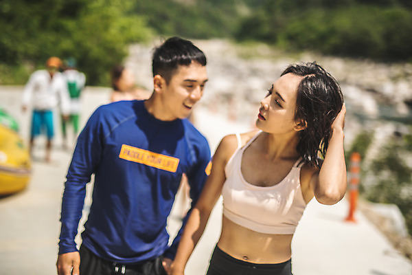 포토 JPG 주간 커플 여자 남자 스포츠 레저 미소 사람 상반신 20대 성인 야외 두명 앞모습 아웃포커스 여름 레포츠 걷기 만지기 한국인 급류타기 즐거움 성인만 내린천 액티비티 국내포토 자연요소 계절 감정 뷰포인트 관계 모션 촬영기법 표정 동양인 청년 계곡 수상스포츠 인제군 파일형식