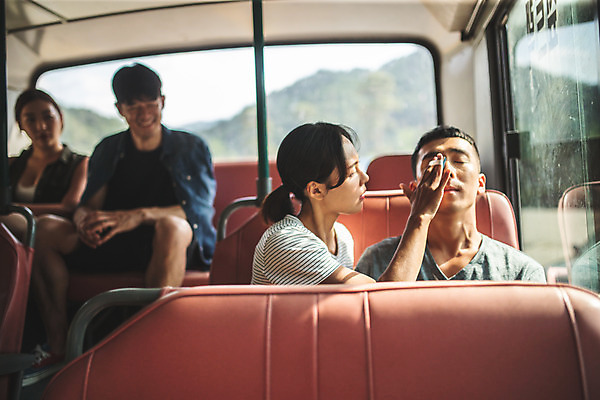 포토 JPG 주간 전신 커플 응시 스포츠 레저 버스 사람 여러명 상반신 20대 성인 야외 앞모습 아웃포커스 여름 30대 레포츠 한국인 선크림 즐거움 바르기 성인만 내린천 액티비티 국내포토 자연요소 시선 계절 감정 육상교통 뷰포인트 다수 관계 모션 대중교통 촬영기법 동양인 청년 장년 계곡 화장품 인제군 파일형식