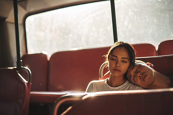 포토 JPG 주간 커플 여자 남자 스포츠 레저 버스 사람 앉기 상반신 20대 성인 야외 두명 앞모습 여름 레포츠 눈감음 기댐 한국인 즐거움 성인만 내린천 액티비티 국내포토 자연요소 계절 감정 육상교통 뷰포인트 관계 모션 대중교통 동양인 청년 계곡 인제군 파일형식