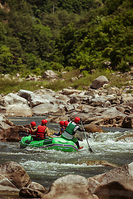 포토 JPG 주간 커플 여자 남자 스포츠 레저 사람 여러명 상반신 20대 성인 야외 뒷모습 여름 30대 레포츠 친구 계곡 한국인 헬멧 급류타기 즐거움 구명조끼 성인만 내린천 액티비티 국내포토 자연요소 계절 감정 뷰포인트 다수 관계 동양인 청년 장년 수상스포츠 보호장비 구조용품 인제군 파일형식