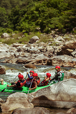 포토 JPG 주간 커플 여자 남자 스포츠 레저 사람 여러명 상반신 20대 성인 야외 옆모습 여름 30대 레포츠 친구 계곡 한국인 헬멧 문신 급류타기 즐거움 노젓기 구명조끼 성인만 내린천 액티비티 국내포토 자연요소 계절 감정 뷰포인트 다수 관계 모션 동양인 청년 장년 수상스포츠 보호장비 구조용품 인제군 파일형식