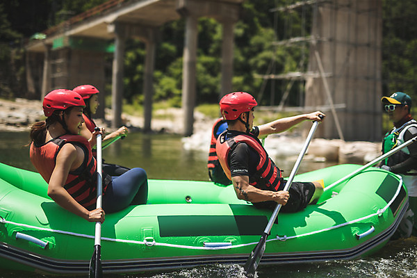 포토 JPG 주간 커플 응시 여자 남자 스포츠 레저 사람 앉기 여러명 상반신 20대 성인 야외 옆모습 여름 30대 레포츠 친구 한국인 헬멧 문신 급류타기 연습 즐거움 노 노젓기 구명조끼 고무보트 성인만 내린천 액티비티 국내포토 자연요소 시선 계절 감정 뷰포인트 다수 관계 모션 동양인 청년 장년 계곡 수상스포츠 보호장비 구조용품 인제군 선박 파일형식