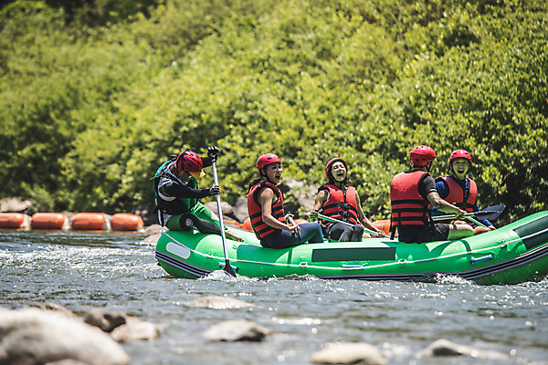 포토 JPG 주간 커플 응시 여자 남자 스포츠 레저 미소 사람 앉기 여러명 상반신 20대 성인 야외 옆모습 뒷모습 여름 30대 레포츠 친구 한국인 헬멧 문신 급류타기 즐거움 노 구명조끼 고무보트 성인만 내린천 액티비티 국내포토 자연요소 시선 계절 감정 뷰포인트 다수 관계 모션 표정 동양인 청년 장년 계곡 수상스포츠 보호장비 구조용품 인제군 선박 파일형식