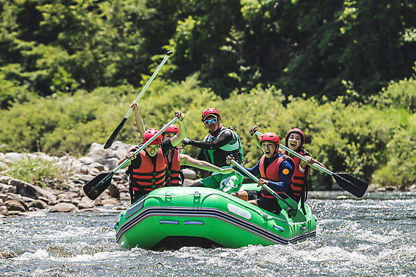 포토 JPG 주간 커플 응시 여자 남자 스포츠 레저 미소 들기 사람 앉기 여러명 상반신 20대 성인 야외 앞모습 여름 30대 레포츠 친구 한국인 헬멧 급류타기 즐거움 노 구명조끼 고무보트 성인만 내린천 액티비티 국내포토 자연요소 시선 계절 감정 뷰포인트 다수 관계 모션 표정 동양인 청년 장년 계곡 수상스포츠 보호장비 구조용품 인제군 선박 파일형식
