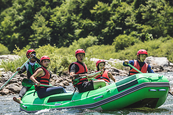포토 JPG 주간 전신 커플 응시 여자 남자 스포츠 레저 미소 사람 앉기 여러명 상반신 20대 성인 야외 옆모습 여름 30대 레포츠 친구 한국인 헬멧 문신 급류타기 즐거움 노 구명조끼 고무보트 성인만 내린천 액티비티 국내포토 자연요소 시선 계절 감정 뷰포인트 다수 관계 모션 표정 동양인 청년 장년 계곡 수상스포츠 보호장비 구조용품 인제군 선박 파일형식