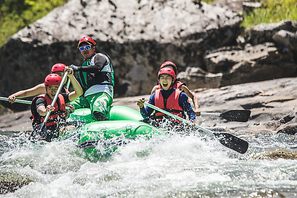 포토 JPG 주간 커플 응시 여자 남자 스포츠 레저 미소 사람 앉기 여러명 상반신 20대 성인 야외 앞모습 여름 레포츠 친구 눈감음 한국인 헬멧 급류타기 즐거움 노 구명조끼 고무보트 성인만 내린천 액티비티 국내포토 자연요소 시선 계절 감정 뷰포인트 다수 관계 모션 표정 동양인 청년 계곡 수상스포츠 보호장비 구조용품 인제군 선박 파일형식