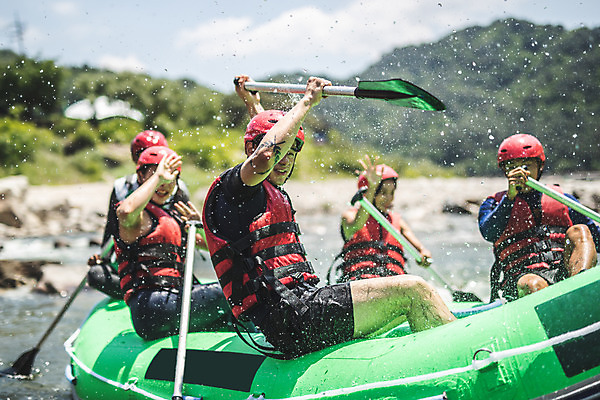포토 JPG 주간 커플 응시 여자 남자 스포츠 레저 미소 사람 앉기 여러명 상반신 20대 성인 야외 옆모습 물 여름 30대 레포츠 친구 손들기 한국인 수비 헬멧 문신 급류타기 즐거움 노 구명조끼 고무보트 성인만 내린천 액티비티 국내포토 자연요소 시선 계절 감정 뷰포인트 다수 관계 모션 표정 동양인 청년 장년 계곡 수상스포츠 보호장비 구조용품 인제군 선박 파일형식
