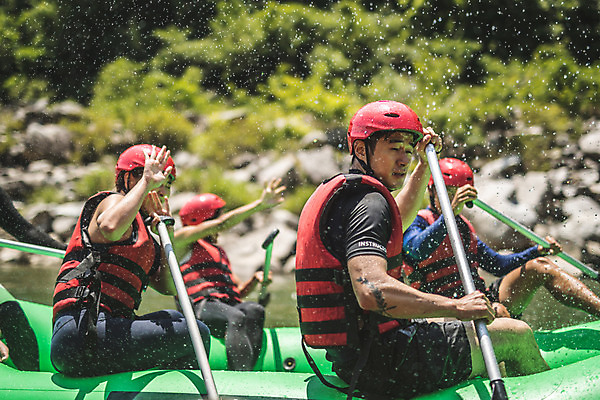 포토 JPG 주간 커플 여자 남자 스포츠 레저 미소 사람 앉기 여러명 상반신 20대 성인 야외 옆모습 물 여름 30대 레포츠 친구 손들기 한국인 수비 헬멧 문신 급류타기 즐거움 노 구명조끼 고무보트 성인만 내린천 액티비티 국내포토 자연요소 계절 감정 뷰포인트 다수 관계 모션 표정 동양인 청년 장년 계곡 수상스포츠 보호장비 구조용품 인제군 선박 파일형식