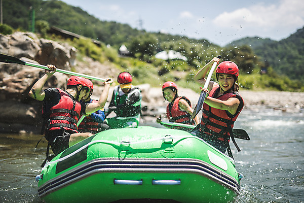 포토 JPG 주간 커플 여자 남자 스포츠 레저 미소 사람 여러명 상반신 20대 성인 야외 앞모습 물 여름 30대 레포츠 친구 손들기 눈감음 한국인 헬멧 문신 급류타기 즐거움 노 구명조끼 고무보트 성인만 내린천 액티비티 국내포토 자연요소 계절 감정 뷰포인트 다수 관계 모션 표정 동양인 청년 장년 계곡 수상스포츠 보호장비 구조용품 인제군 선박 파일형식