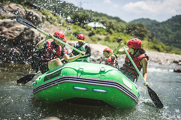 포토 JPG 주간 커플 여자 남자 스포츠 레저 사람 앉기 여러명 상반신 20대 성인 야외 앞모습 물 여름 30대 레포츠 친구 손들기 한국인 헬멧 급류타기 즐거움 노 구명조끼 고무보트 성인만 내린천 액티비티 국내포토 자연요소 계절 감정 뷰포인트 다수 관계 모션 동양인 청년 장년 계곡 수상스포츠 보호장비 구조용품 인제군 선박 파일형식