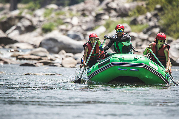포토 JPG 주간 커플 여자 남자 스포츠 레저 미소 사람 앉기 여러명 상반신 20대 성인 야외 앞모습 여름 30대 레포츠 친구 한국인 헬멧 급류타기 즐거움 노 노젓기 구명조끼 고무보트 성인만 내린천 액티비티 국내포토 자연요소 계절 감정 뷰포인트 다수 관계 모션 표정 동양인 청년 장년 계곡 수상스포츠 보호장비 구조용품 인제군 선박 파일형식