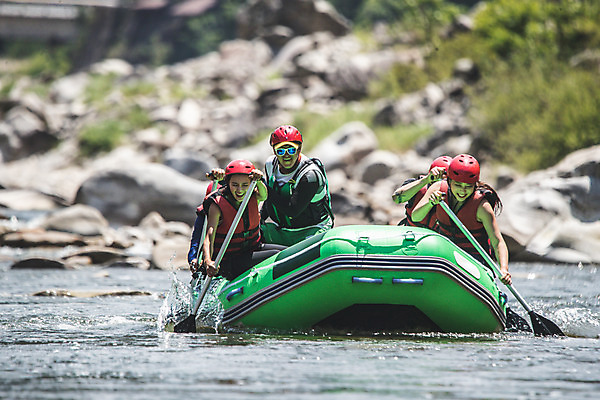 포토 JPG 주간 커플 여자 남자 스포츠 레저 미소 사람 앉기 여러명 상반신 20대 성인 야외 앞모습 여름 30대 레포츠 친구 한국인 헬멧 급류타기 즐거움 노 노젓기 구명조끼 고무보트 성인만 내린천 액티비티 국내포토 자연요소 계절 감정 뷰포인트 다수 관계 모션 표정 동양인 청년 장년 계곡 수상스포츠 보호장비 구조용품 인제군 선박 파일형식