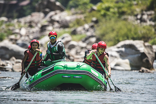 포토 JPG 주간 커플 여자 남자 스포츠 레저 미소 사람 앉기 여러명 상반신 20대 성인 야외 앞모습 여름 30대 레포츠 친구 한국인 헬멧 급류타기 즐거움 노 노젓기 구명조끼 고무보트 성인만 내린천 액티비티 국내포토 자연요소 계절 감정 뷰포인트 다수 관계 모션 표정 동양인 청년 장년 계곡 수상스포츠 보호장비 구조용품 인제군 선박 파일형식