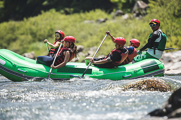 포토 JPG 주간 커플 여자 남자 스포츠 레저 사람 앉기 여러명 상반신 20대 성인 야외 옆모습 여름 30대 레포츠 친구 한국인 헬멧 문신 급류타기 즐거움 노 노젓기 구명조끼 고무보트 성인만 내린천 액티비티 국내포토 자연요소 계절 감정 뷰포인트 다수 관계 모션 동양인 청년 장년 계곡 수상스포츠 보호장비 구조용품 인제군 선박 파일형식