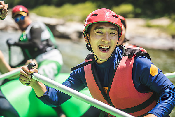 포토 JPG 주간 응시 여자 남자 스포츠 레저 미소 사람 앉기 상반신 20대 성인 야외 두명 앞모습 아웃포커스 여름 레포츠 한국인 헬멧 급류타기 즐거움 구명조끼 성인만 내린천 액티비티 국내포토 자연요소 시선 계절 감정 뷰포인트 모션 촬영기법 표정 동양인 청년 계곡 수상스포츠 보호장비 구조용품 인제군 파일형식
