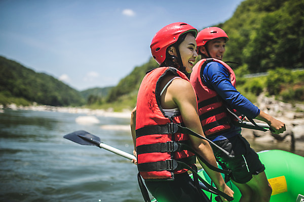 포토 JPG 주간 커플 응시 여자 남자 스포츠 레저 서기 미소 사람 상반신 20대 성인 야외 두명 옆모습 여름 레포츠 한국인 헬멧 급류타기 즐거움 노 구명조끼 고무보트 성인만 내린천 액티비티 국내포토 자연요소 시선 계절 감정 뷰포인트 관계 모션 표정 동양인 청년 계곡 수상스포츠 보호장비 구조용품 인제군 선박 파일형식