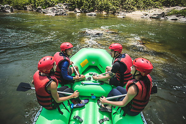 포토 JPG 주간 전신 커플 여자 남자 스포츠 레저 대화 미소 사람 여러명 20대 성인 야외 옆모습 뒷모습 여름 30대 레포츠 친구 하이앵글 마주보기 한국인 헬멧 문신 급류타기 즐거움 구명조끼 성인만 내린천 액티비티 국내포토 자연요소 계절 감정 뷰포인트 다수 관계 모션 표정 말하기 동양인 청년 장년 계곡 수상스포츠 보호장비 구조용품 인제군 파일형식