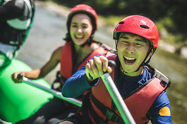 포토 JPG 주간 커플 여자 남자 스포츠 레저 입벌림 미소 사람 상반신 20대 성인 야외 두명 앞모습 아웃포커스 여름 레포츠 한국인 헬멧 급류타기 즐거움 노 구명조끼 고무보트 성인만 내린천 액티비티 국내포토 자연요소 계절 감정 뷰포인트 관계 촬영기법 표정 동양인 청년 계곡 수상스포츠 보호장비 구조용품 인제군 선박 파일형식