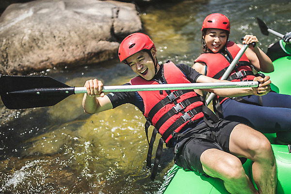 포토 JPG 주간 커플 응시 여자 남자 스포츠 레저 입벌림 사람 상반신 성인 야외 두명 앞모습 여름 30대 레포츠 하이앵글 눕기 한국인 헬멧 급류타기 즐거움 노 구명조끼 고무보트 성인만 내린천 액티비티 국내포토 자연요소 시선 계절 감정 뷰포인트 관계 모션 표정 동양인 장년 계곡 수상스포츠 보호장비 구조용품 인제군 선박 파일형식