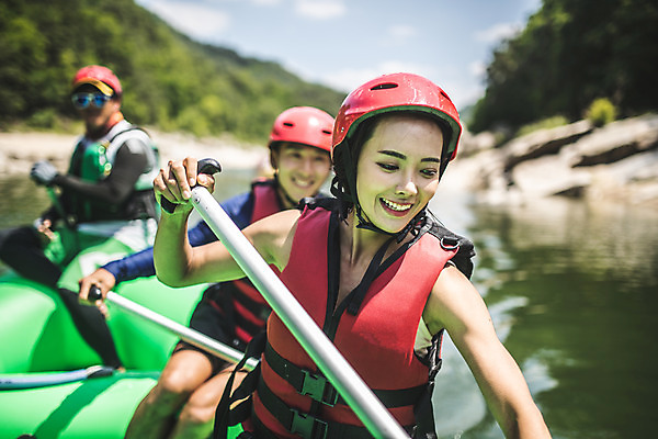 포토 JPG 주간 응시 여자 남자 스포츠 레저 미소 사람 앉기 상반신 20대 성인 야외 앞모습 세명 여름 레포츠 한국인 헬멧 급류타기 즐거움 노 노젓기 구명조끼 고무보트 성인만 내린천 액티비티 국내포토 자연요소 시선 계절 감정 뷰포인트 모션 표정 동양인 청년 계곡 수상스포츠 보호장비 구조용품 인제군 선박 파일형식