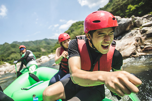 포토 JPG 주간 응시 여자 남자 스포츠 레저 입벌림 사람 앉기 상반신 성인 야외 옆모습 세명 여름 30대 레포츠 한국인 찡그림 헬멧 문신 급류타기 즐거움 노젓기 구명조끼 성인만 내린천 액티비티 국내포토 자연요소 시선 계절 감정 뷰포인트 모션 표정 동양인 장년 계곡 수상스포츠 보호장비 구조용품 인제군 파일형식 인종 장비 오브젝트 강원도 한국 아시아 나라