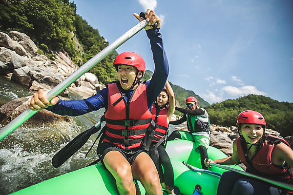 포토 JPG 주간 전신 커플 응시 여자 남자 스포츠 레저 입벌림 미소 사람 앉기 여러명 상반신 20대 성인 야외 앞모습 여름 30대 레포츠 친구 손들기 한국인 헬멧 급류타기 즐거움 노 노젓기 구명조끼 고무보트 성인만 내린천 액티비티 국내포토 자연요소 시선 계절 감정 뷰포인트 다수 관계 모션 표정 동양인 청년 장년 계곡 수상스포츠 보호장비 구조용품 인제군 선박 파일형식