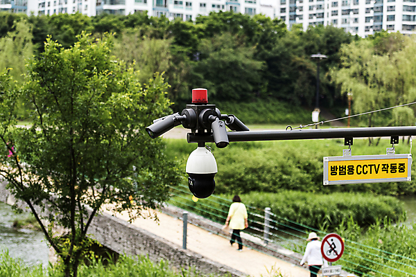 포토 JPG 주간 나무 공원 안전 사람없음 야외 강 사회이슈 보안 감시카메라 방범카메라 국내포토 자연요소 식물 공공시설 컨셉 카메라 파일형식