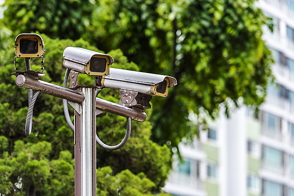 포토 JPG 주간 가로등 나뭇잎 안전 사람없음 야외 건물 아웃포커스 사회이슈 보안 감시카메라 국내포토 자연요소 건축물 공공시설 컨셉 잎 촬영기법 카메라 파일형식