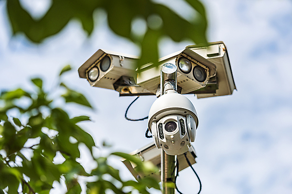 포토 JPG 주간 가로등 하늘 나뭇잎 안전 사람없음 야외 소프트포커스 사회이슈 보안 감시카메라 국내포토 자연요소 공공시설 컨셉 잎 촬영기법 카메라 파일형식