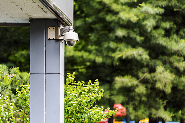 포토 JPG 주간 나뭇잎 안전 사람없음 야외 기둥 사회이슈 보안 감시카메라 국내포토 자연요소 건축 컨셉 잎 카메라 파일형식