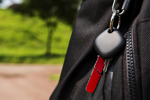 포토 JPG 주간 가방 스마트라이프 근접촬영 사람없음 야외 아웃포커스 스마트기기 사회이슈 보안 블루투스 위치추적 정보기기 웨어러블 4차산업 스마트태그 국내포토 자연요소 라이프스타일 잡화 산업 뷰포인트 컨셉 촬영기법 안전 전자제품 기계 추적 파일형식