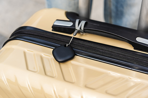 포토 JPG 여행 이동 실내 스마트라이프 신체부위 스마트기기 캐리어 다리 사회이슈 보안 블루투스 위치추적 정보기기 웨어러블 4차산업 스마트태그 국내포토 라이프스타일 산업 컨셉 안전 사람 내부 전자제품 여행가방 기계 추적 파일형식