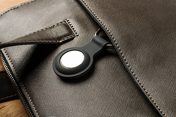 포토 JPG 스튜디오촬영 이동 서류가방 실내 스마트라이프 근접촬영 사람없음 스마트기기 사회이슈 보안 블루투스 위치추적 정보기기 웨어러블 4차산업 스마트태그 국내포토 라이프스타일 산업 뷰포인트 컨셉 가방 안전 내부 전자제품 기계 추적 파일형식