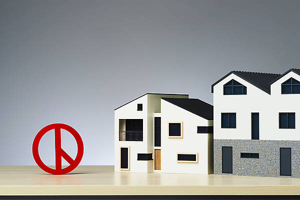 포토 JPG 스튜디오촬영 회색배경 부동산 주택 실내 사람없음 선거 건축모형 부동산거래 두채 부동산시장 부동산재테크 부동산정책 분양 아파트분양 기표문양 다주택자 공약 국내포토 문양 백그라운드 2 아파트 내부 건물 모형 회색 시장 재산 민주주의 재테크 정책 파일형식