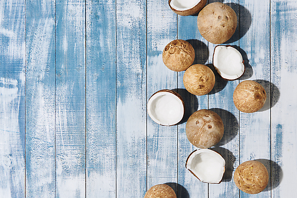 포토 JPG 스튜디오촬영 실내 사람없음 하이앵글 열대과일 파란배경 코코넛 나무배경 국내포토 뷰포인트 백그라운드 과일 내부 파란색 파일형식