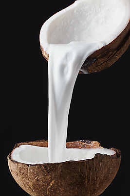 포토 JPG 스튜디오촬영 검은배경 실내 사람없음 붓기 열대과일 코코넛 코코넛밀크 국내포토 백그라운드 과일 모션 내부 검은색 파일형식