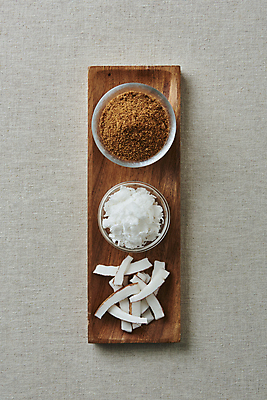 포토 JPG 스튜디오촬영 회색배경 실내 사람없음 하이앵글 설탕 열대과일 유리그릇 나무받침 플랫레이 코코넛과육 국내포토 그릇 뷰포인트 백그라운드 과일 유리 내부 목재 회색 플랫 받침대 코코넛 과육 파일형식