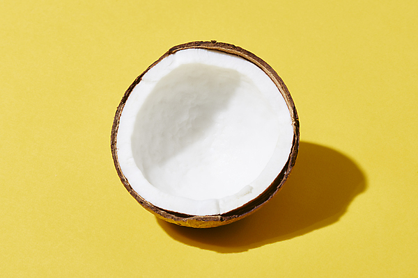 포토 JPG 스튜디오촬영 단면 실내 사람없음 열대과일 슬라이스 코코넛 노란배경 국내포토 백그라운드 과일 내부 노란색 파일형식