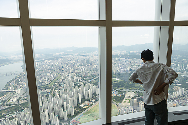 포토 JPG 주간 응시 남자 맨라이프 허리손 부동산 아파트 실내 한명 상반신 20대 성인 뒷모습 한국인 창가 부동산거래 부동산시장 부동산재테크 부동산정책 분양 아파트분양 성인남자한명만 전경 국내포토 자연요소 1 라이프스타일 시선 뷰포인트 포즈 창문 주택 사람 동양인 풍경 청년 내부 시장 재산 재테크 정책 남자한명만 성인남자만 파일형식 탑뷰