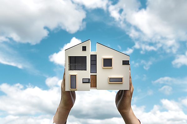 포토 JPG 주간 구름 손 하늘 부동산 주택 들기 야외 신체부위 건축모형 부동산거래 개발 부동산시장 부동산재테크 부동산정책 분양 아파트분양 국내포토 자연요소 모션 아파트 사람 건물 모형 시장 재산 재테크 정책 파일형식