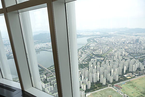 포토 JPG 주간 창문 부동산 아파트 서울 실내 사람없음 창가 부동산거래 개발 부동산시장 부동산재테크 부동산정책 분양 아파트분양 전경 국내포토 자연요소 주택 한국 풍경 내부 시장 재산 재테크 정책 파일형식 탑뷰