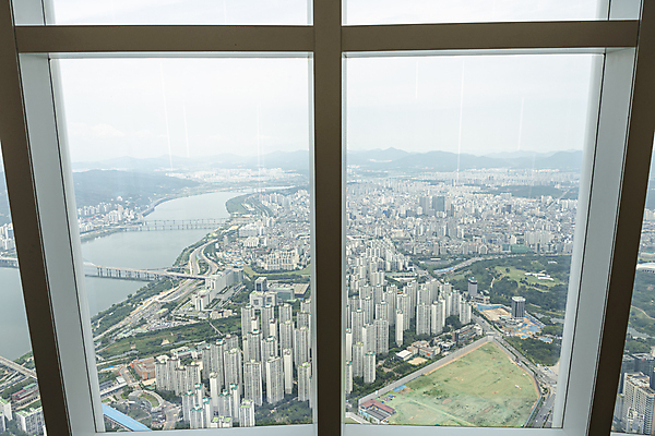 포토 JPG 주간 창문 부동산 아파트 서울 실내 사람없음 창가 부동산거래 개발 부동산시장 부동산재테크 부동산정책 분양 아파트분양 전경 국내포토 자연요소 주택 한국 풍경 내부 시장 재산 재테크 정책 파일형식 탑뷰