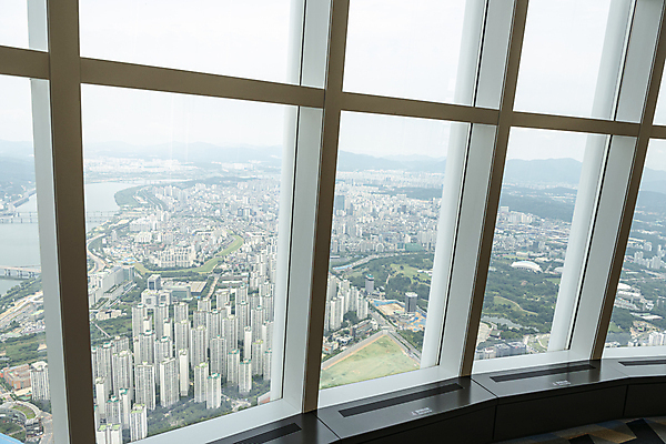포토 JPG 주간 창문 부동산 아파트 서울 실내 사람없음 창가 부동산거래 개발 부동산시장 부동산재테크 부동산정책 분양 아파트분양 전경 국내포토 자연요소 주택 한국 풍경 내부 시장 재산 재테크 정책 파일형식 탑뷰